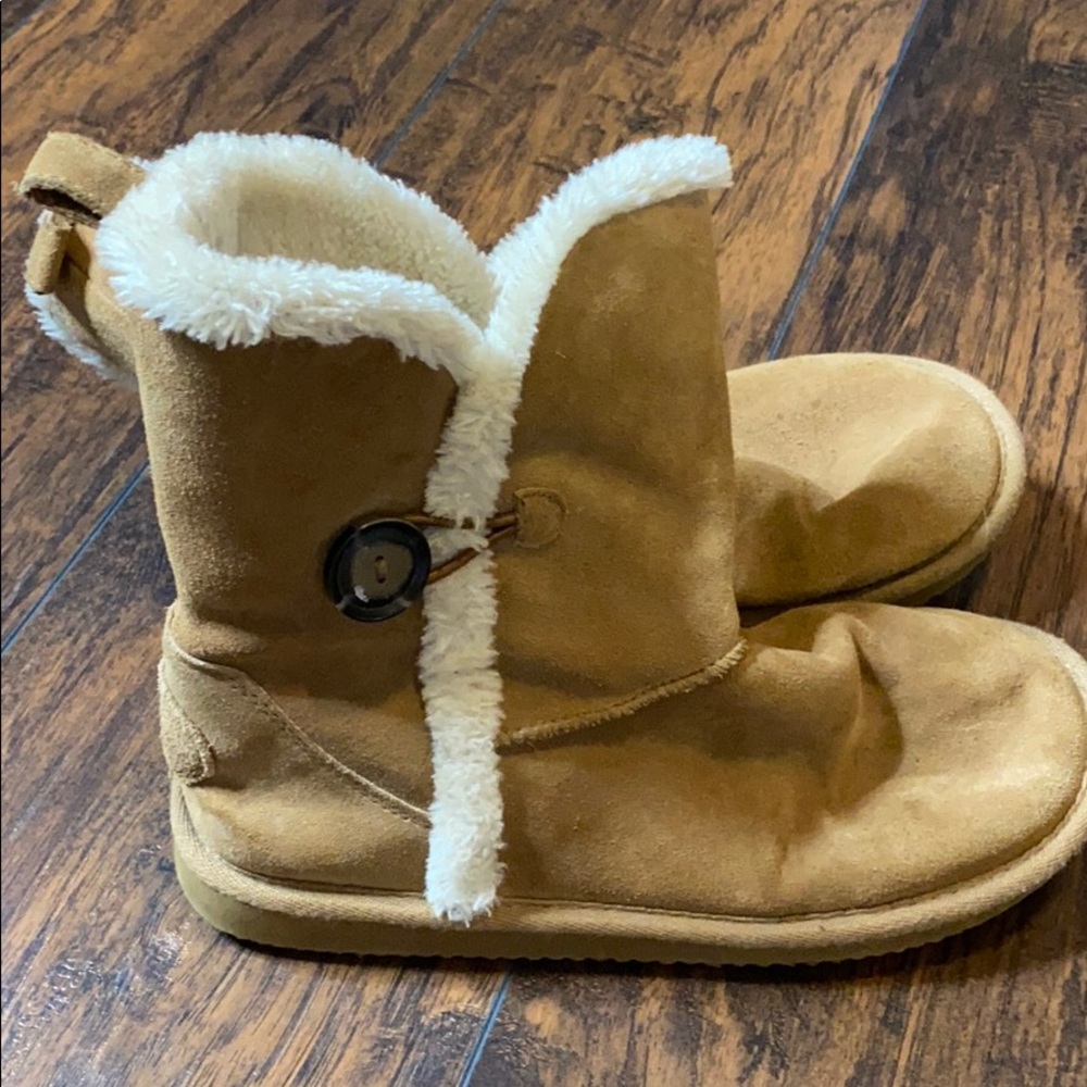 American Eagle size 9 “ugg” boots